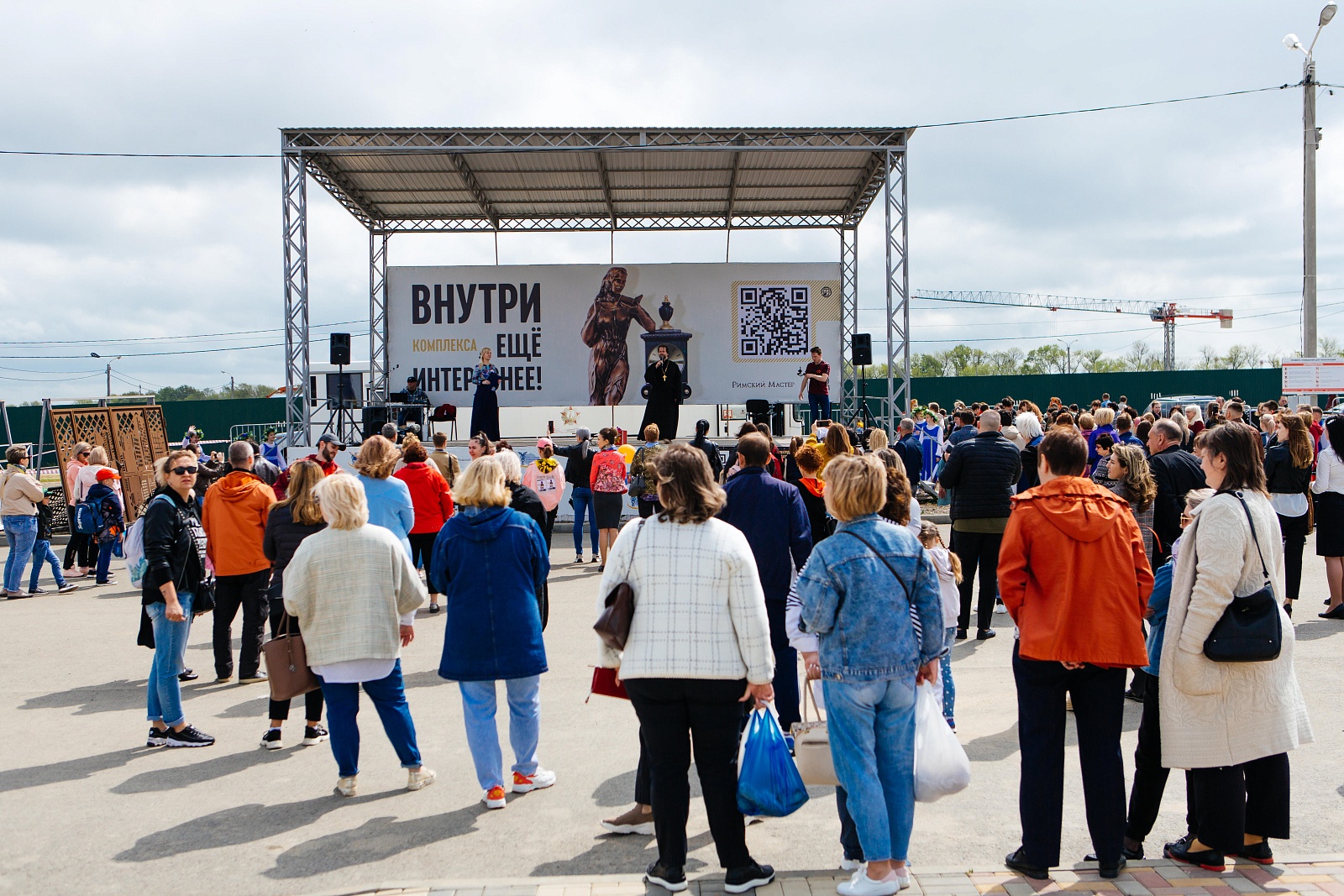 Протоиерей Владимир Острожинский, настоятель храма св. вмч. Артемия в жилом районе "Гармония"